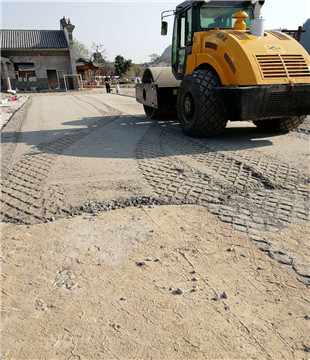 停車(chē)場(chǎng)鋪水穩(wěn)