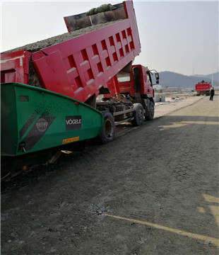 停車(chē)場(chǎng)鋪水穩(wěn)